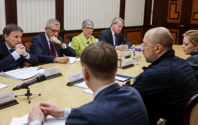 Шмыгаль обсудил с послами стран G7 продолжение финпомощи Украине