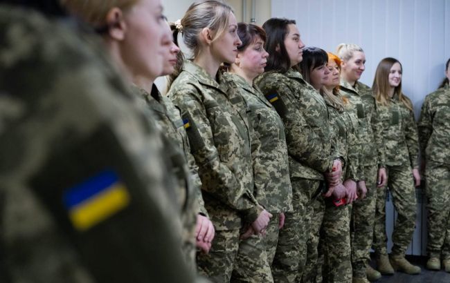 В ВСУ начали выдавать женскую военную форму (фото)