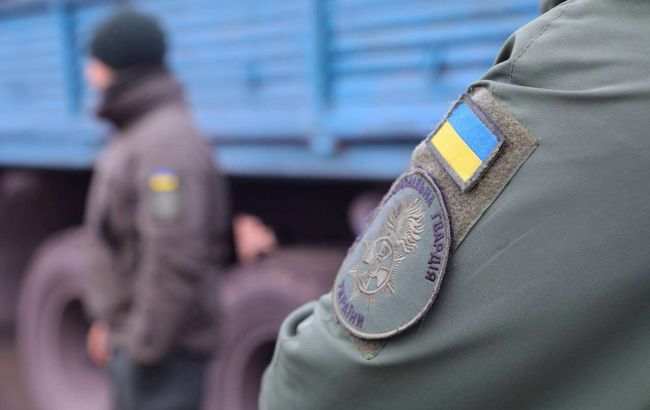 Нацгвардія отримала партію бронежилетів від "Сталевого фронту" Ахметова