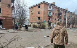 Россияне сбросили авиабомбу на центр Курахово, много раненых