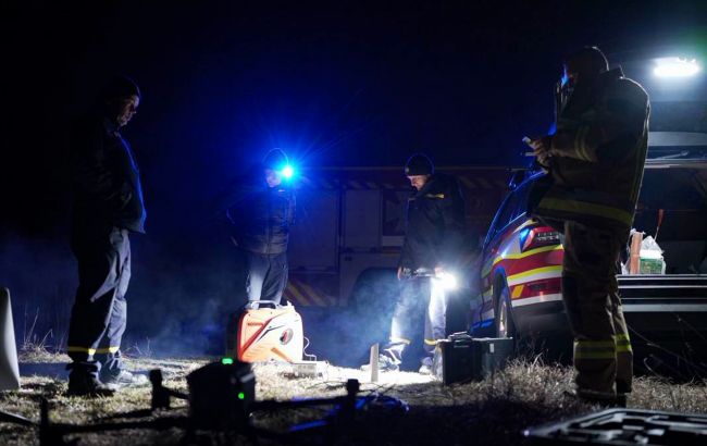 Киевская служба спасения и ГСЧС локализуют пожар вблизи озера Тягле