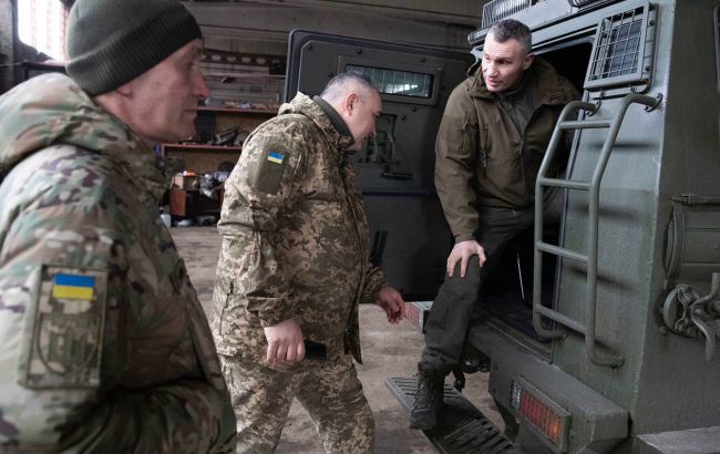 Кличко відвіз чергову партію допомоги захисникам на передову