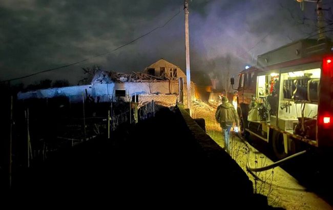 Более десяти раненых и разрушения: ГСЧС показала последствия ударов РФ в Николаевской области