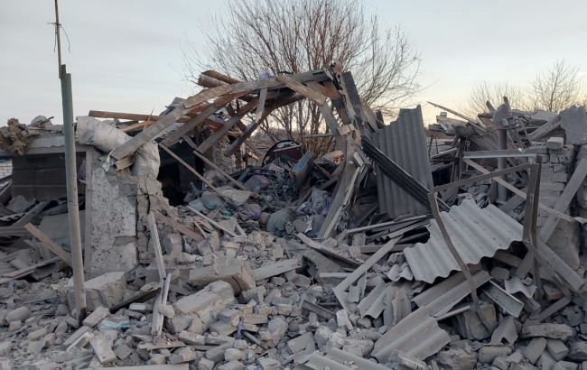 Россияне обстреляли два города и село в Донецкой области, среди пострадавших подросток