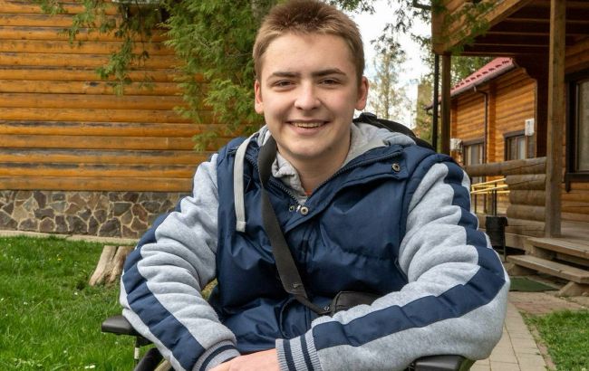 Важкопоранений 17-річний маріуполець пройшов курс відновлення від Фонду Ахметова