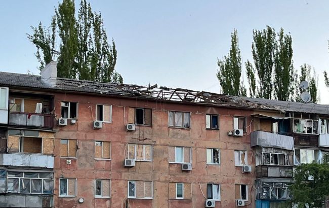 Россияне обстреляли Никополь. Повреждены дома и ранена женщина