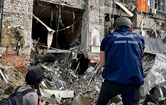 Пошкоджені супермаркет, пошта та будинки. Як виглядає центр Харкова після удара С-300