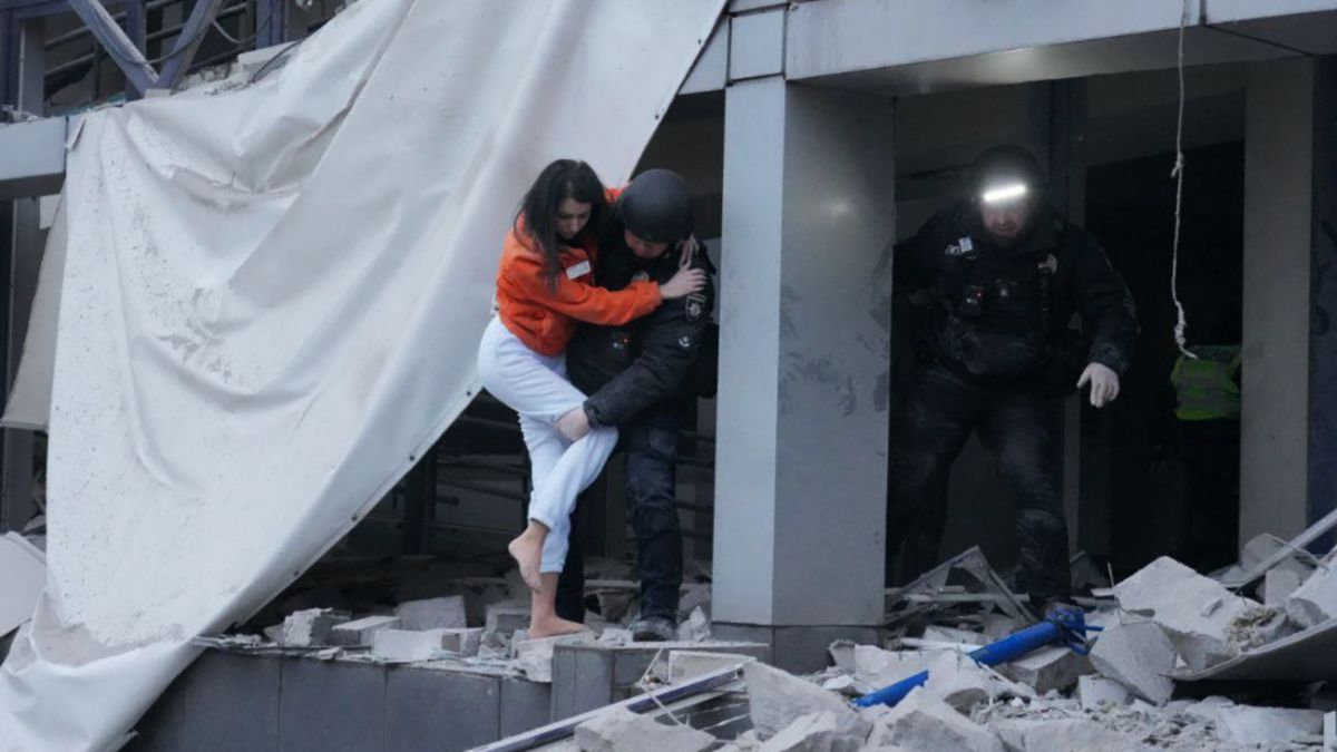 РФ вдарила по клініці у Запоріжжі. Є поранені, Федоров показав наслідки обстрілу