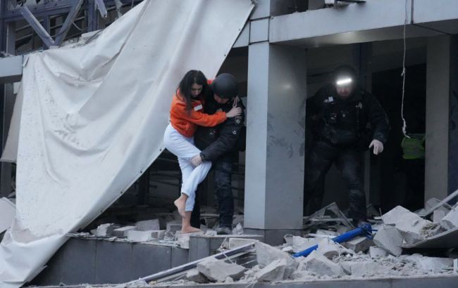 РФ ударила по клинике в Запорожье. Есть раненые, Федоров показал последствия обстрела