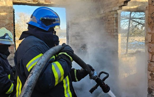 Пожар в частном доме в Житомирской области забрал жизни четырех человек