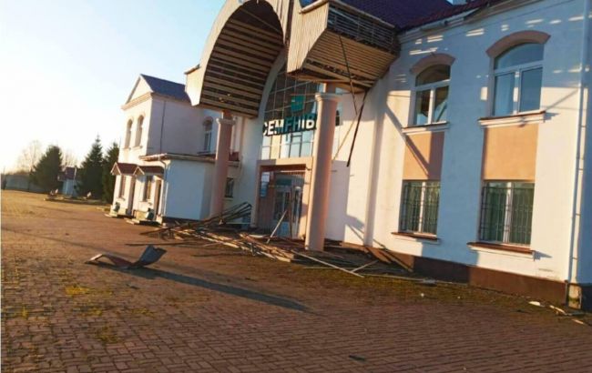 РФ атакувала залізничний вокзал у Чернігівській області (фото)