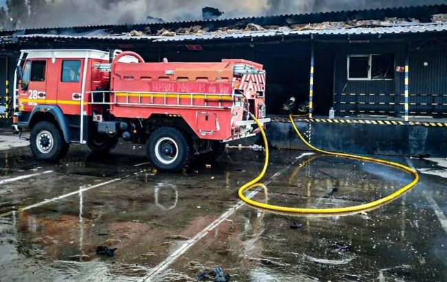 Вражеский дрон уничтожил депо "Новой почты" в Изюме, возник масштабный пожар (фото)