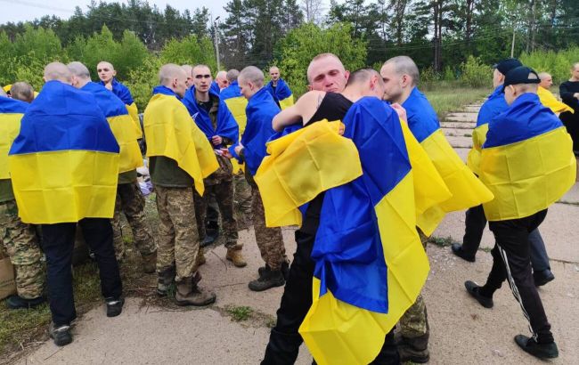 СБУ показала эксклюзивное видео обмена 205 украинских пленных