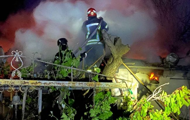 Нічна атака на Одещину: дрони РФ пошкодили будинки, гаражі та газопровід (фото)