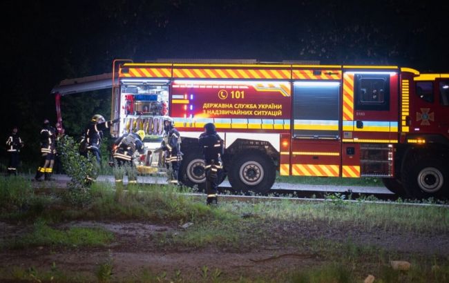 Суми під подвійним ударом: росіяни влучили у підприємство, зруйновані будинки (фото)