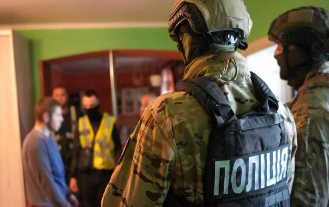 Нацполіція проводить масштабну спецоперацію з понад 500 обшуками: що трапилось (фото)