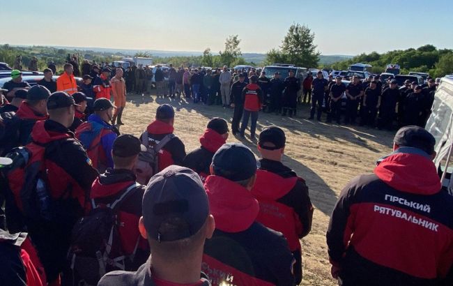 На Прикарпатье третьи сутки ищут 5-летнего мальчика, который исчез в лесу (фото)