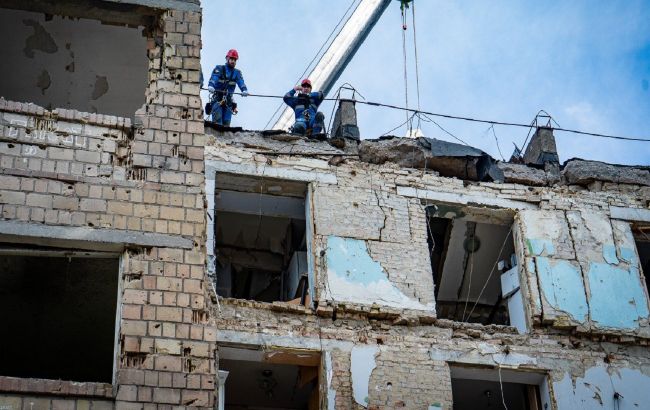 У Києві завершили розбір завалів після ракетного удару, що забрав 9 життів (фото)