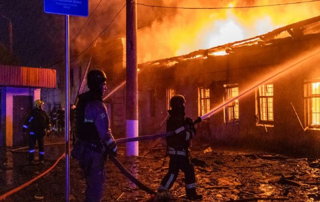 Пожары, раненые и разрушения: появились фото последствий обстрела Харькова и области