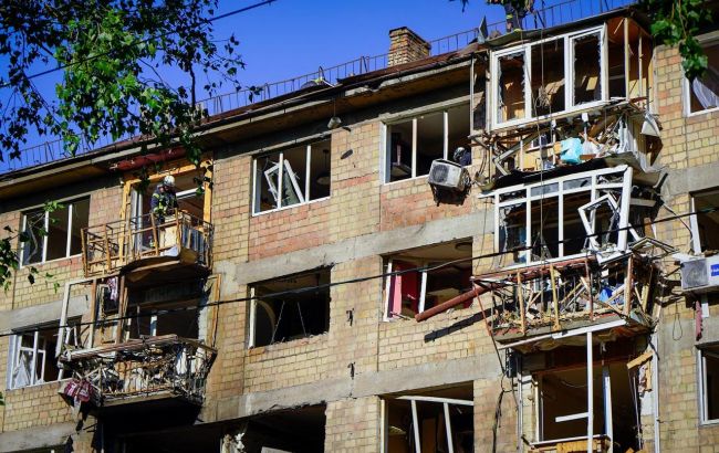 Київ оговтується після нічної атаки: відео з місця ударів