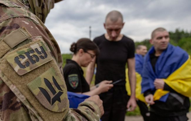 СБУ показала ексклюзивні фото та відео з сьогоднішнього обміну полоненими