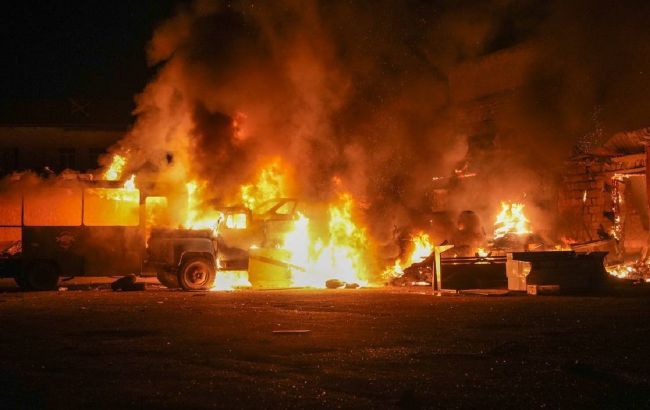 Удар по Одесі: дрони зруйнували будівлі, згоріли авто, є жертва (фото)