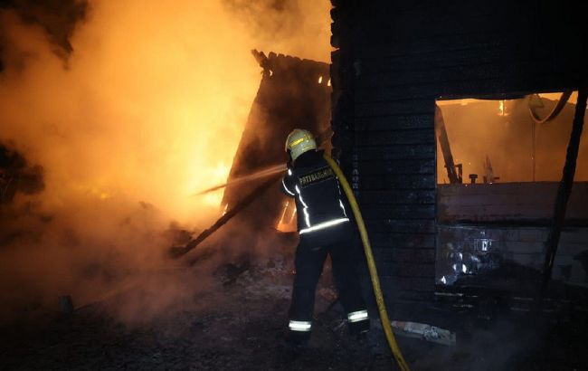 Поранені діти та пожежі: з'явились фото наслідків ударів по Дніпропетровській області