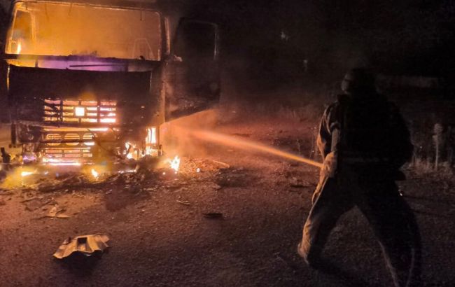 На Дніпропетровщині РФ атакувала рятувальників під час ліквідації пожежі (фото)