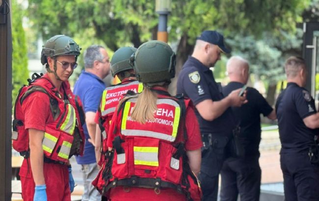 Из "МакДональдз" в Черкассах вывезли раненого стрелка, - источники