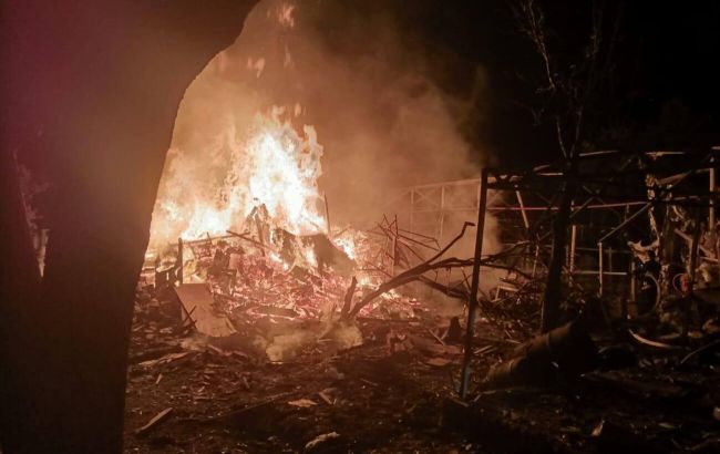 РФ ударила дронами по Киевской области: ранены - трое, возникли пожары