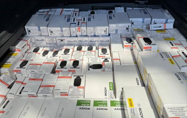 На границе с Польшей из Audi достали сотни скрытых "электронок" и AirPods (фото)