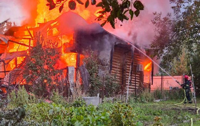 Разрушения и пожары: появились кадры последствий комбинированной атаки на Львов