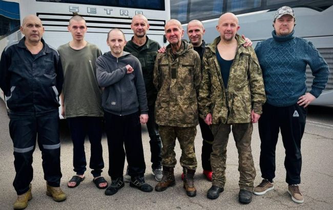 В СБУ показали эксклюзивное видео обмена пленными на День независимости