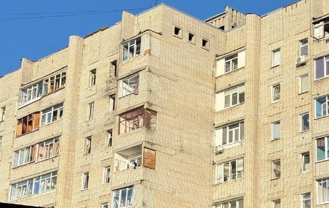 У Сумах російські дрони влучили у житловий будинок та АЗС: є постраждалі (фото)