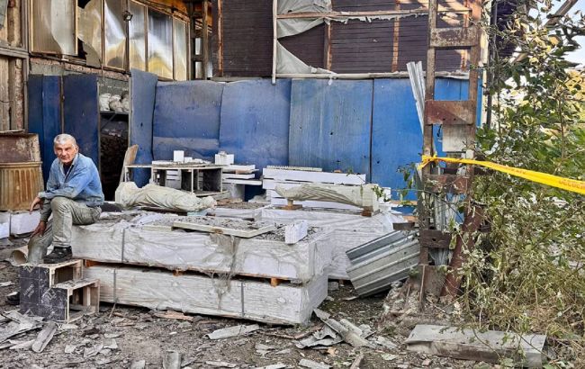 У Львові російський удар знищив майстерню скульпторів (фото)