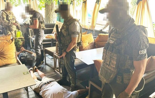 СБУ затримала "екссмотрящого" за Оленівською колонією та його банду рекетирів