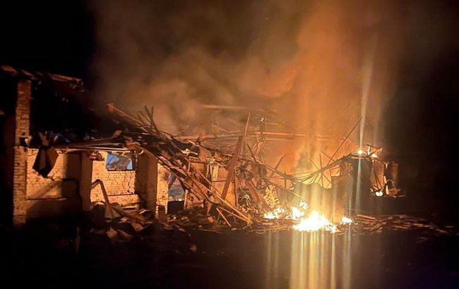 Пошкоджені школа, дитсадок та будинки: з'явились кадри наслідків атак по Сумщині