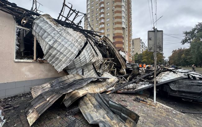 З’явилися фото наслідків атаки РФ на Бровари: зруйновано міні-маркет і будинки