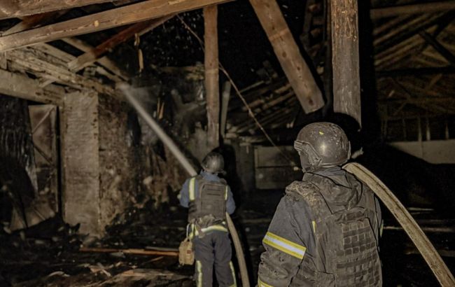 Пожар, отключение света и раненый: в ГСЧС показали последствия атаки дронов на Чугуев