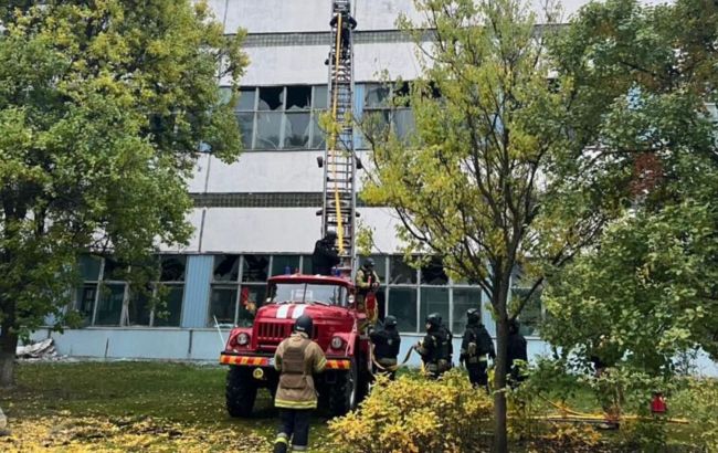 В Нежине РФ ударила по промышленному предприятию: произошел пожар