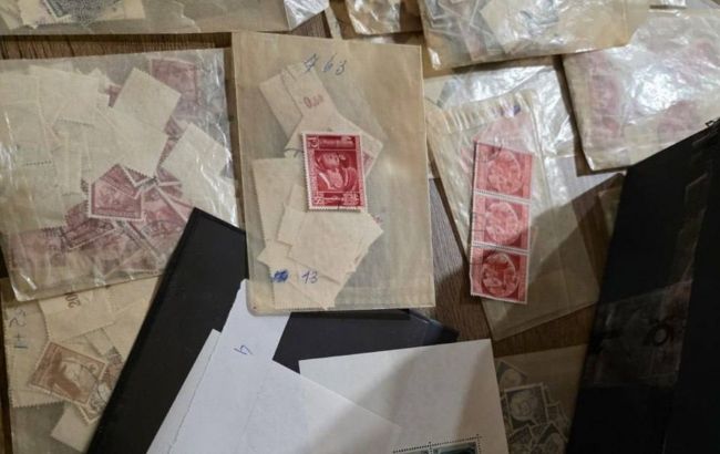 На границе с Польшей изъяли 14 тысяч марок с нацистской символикой (фото)