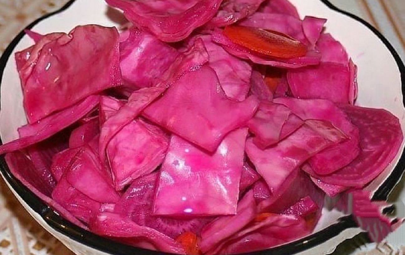 Маринована капуста з буряком: яскравий, хрусткий і дуже смачний рецепт для осені