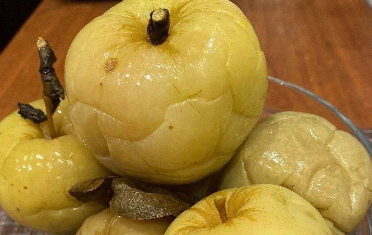 Соковиті мочені яблука: домашній рецепт, який повертає смак дитинства