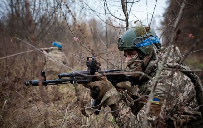 Російські окупанти атакують на кількох напрямках: Сили оборони стримують натиск