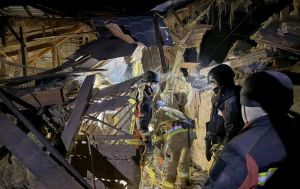 Росіяни вдарили по Ізюму КАБами: рятувальники деблокували тіла двох загиблих