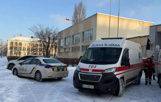 У школі Києва учень з ножем напав на вчительку та однокласника