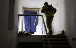 У Києві зруйнована стіна в 15-поверхівці внаслідок дронової атаки (фото)