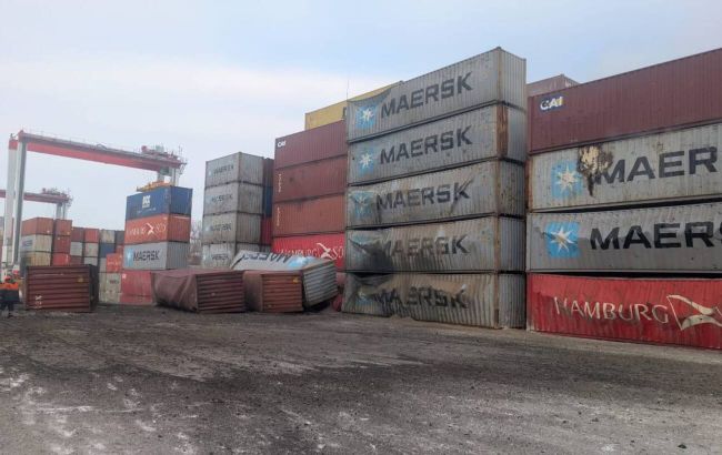 РФ атакувала балістикою порт "Чорноморськ": є поранений, стався витік олії