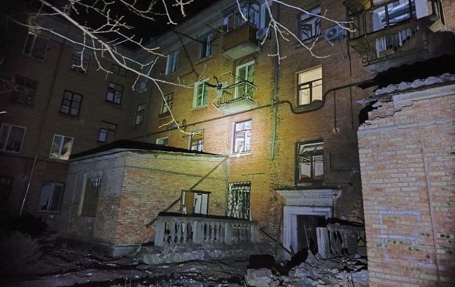 Многоквартирный дом пострадал от артиллерии россиян в Никополе: ОВА показала кадры