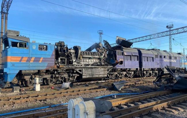 РФ масовано вдарила по залізниці у чотирьох областях: фото наслідків